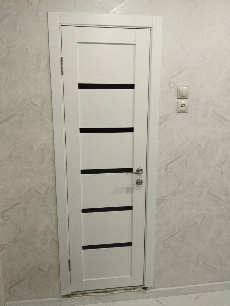 Фото выполненной установки двери