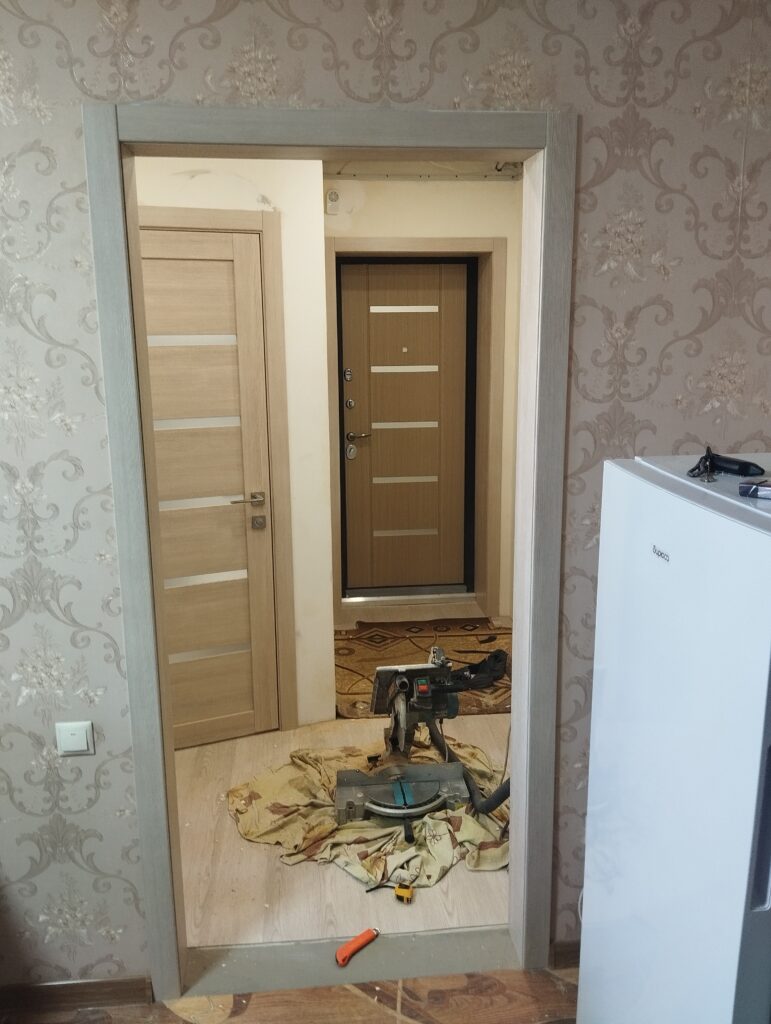 Фото выполненной установки двери